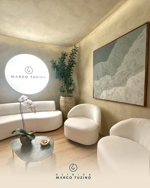 A Clínica Marco Tuzino foi repaginada para refletir ainda mais o cuidado, a excelência e o conforto que sempre oferecemos.

Cada detalhe foi pensado para proporcionar uma experiência única aos nossos pacientes.

Arraste para o lado e conheça essa nova fase da nossa história.

#ClinicaMarcoTuzino #DrMarcoTuzino #Rinoplastia #ExperiênciaExclusiva